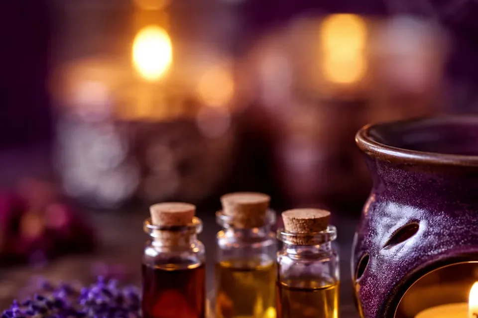 Elena Masaj Salonu, Sarıyer — aromaterapi brülörü ve yağlar